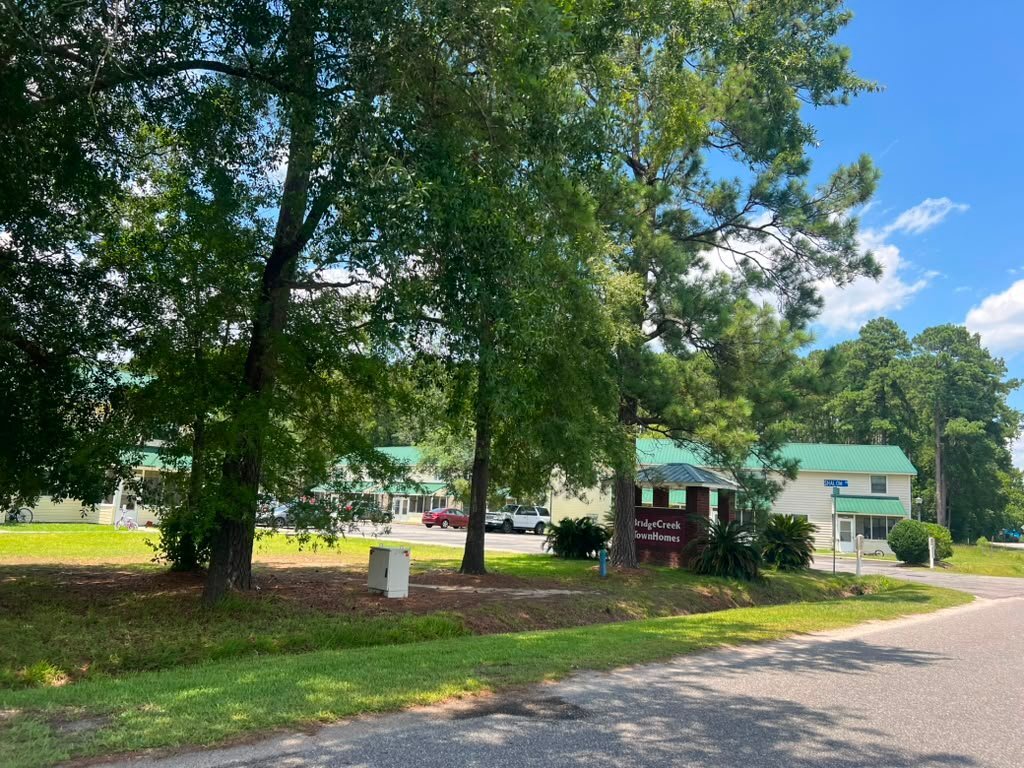 Building Photo - 1237 Shalom Dr