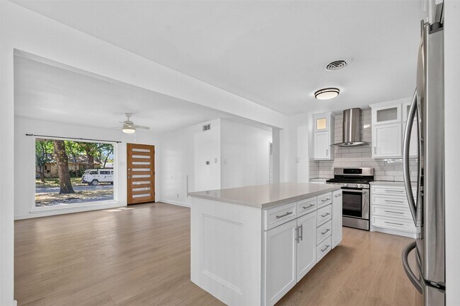 Building Photo - 13749 Pyramid Dr
