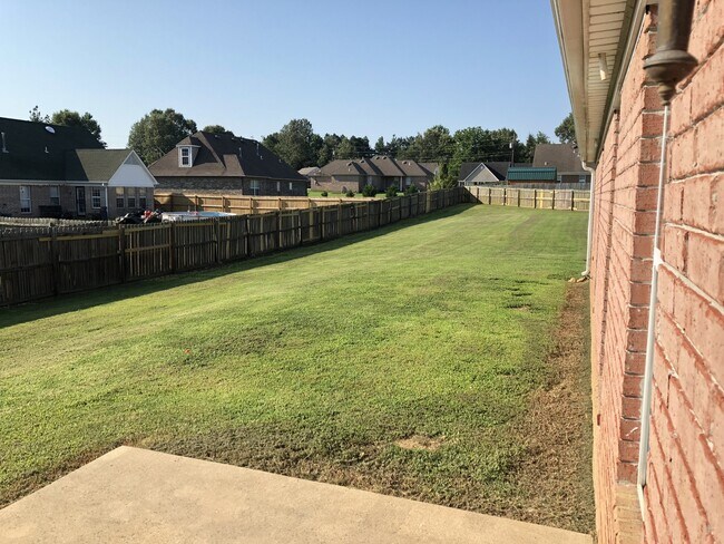 Building Photo - Corner Lot