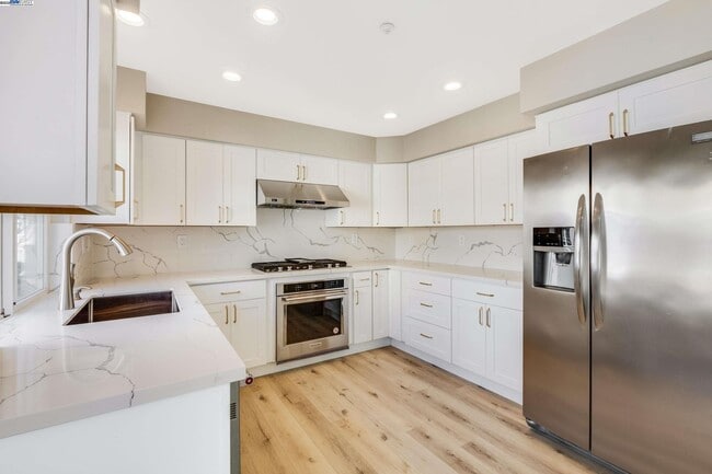 Building Photo - 4579 Mangrove Dr