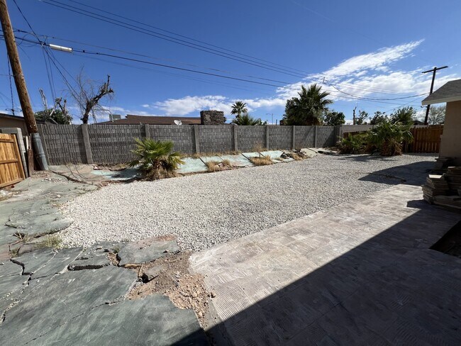 Building Photo - 3608 W Bonanza Rd