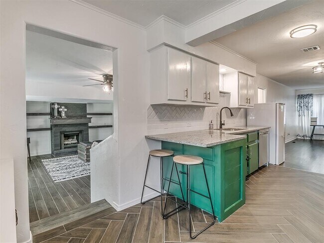 Building Photo - 621 N 16th St