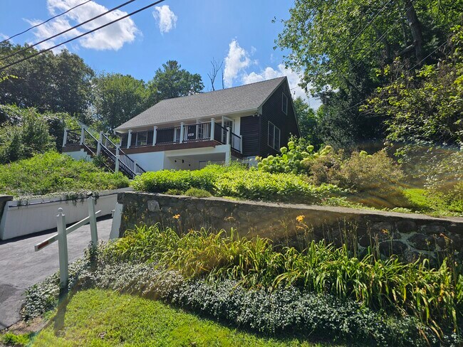 Building Photo - 205 Catlin Rd