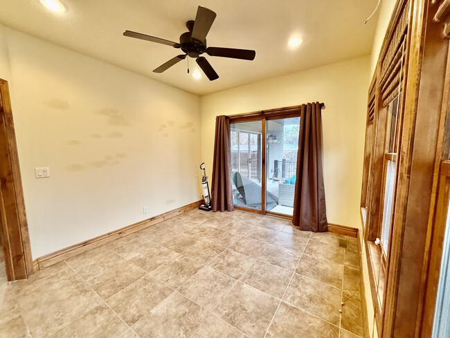 Building Photo - 6819 S Greenfield Way