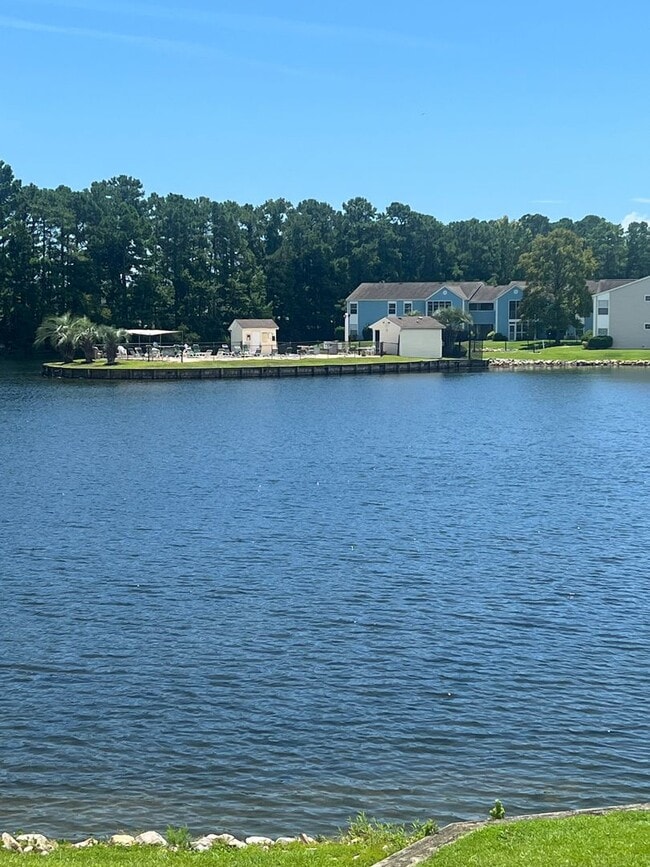 Building Photo - Remodeled 3 Bedroom Condo In a Prime Location!!!  ~ Annual Rental ~