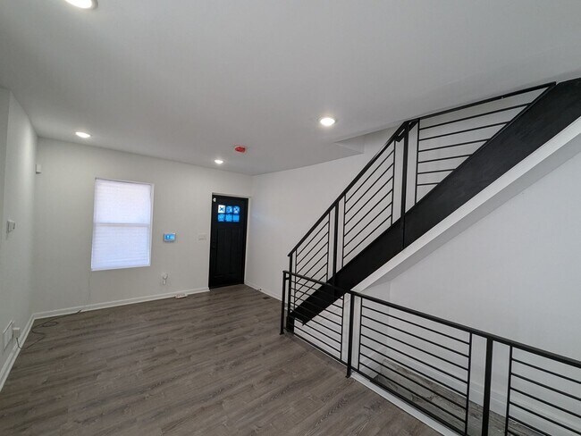 Building Photo - Gorgeous Home - West Philadelphia