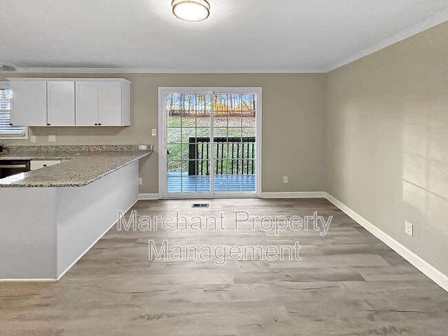 Building Photo - 105 Sexton St