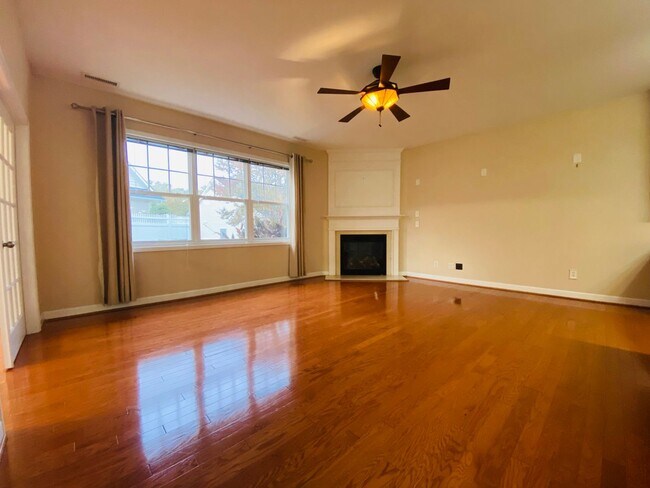 Building Photo - Luxury 3 Bedroom  Townhome in South Durham...
