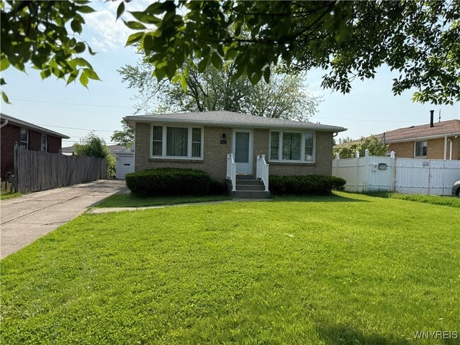 Primary Photo - 4867 N Bailey Ave