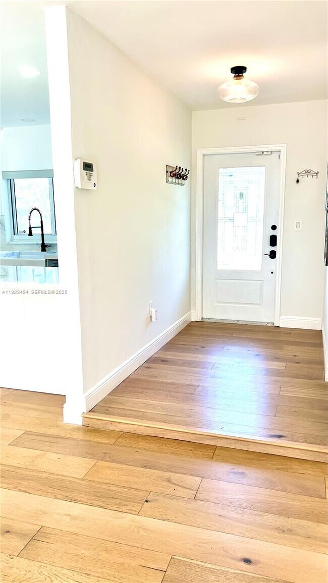 Building Photo - 2 NE 108th St