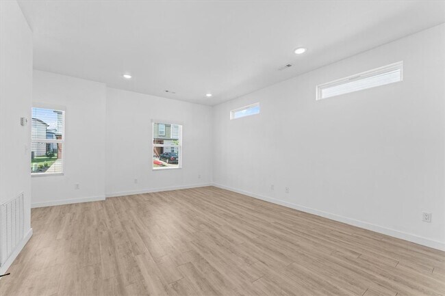 Building Photo - 941 Ventnor Ave