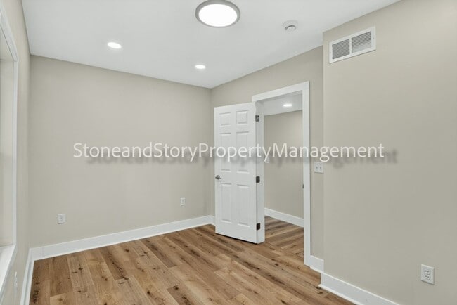 Building Photo - 414 NE Grattan St