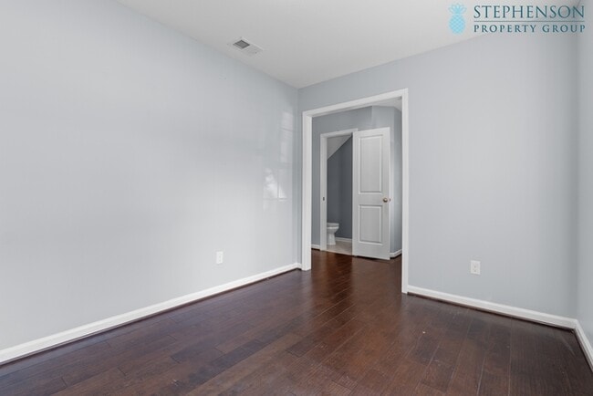 Building Photo - Remodeled and Ready!
