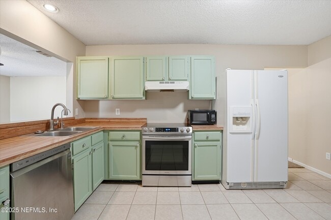 Building Photo - 4088 Laurelwood Dr