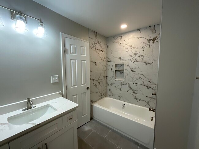 Building Photo - 5425 Herndon Blvd