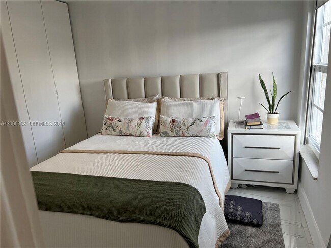 Building Photo - 6545 Indian Creek Dr