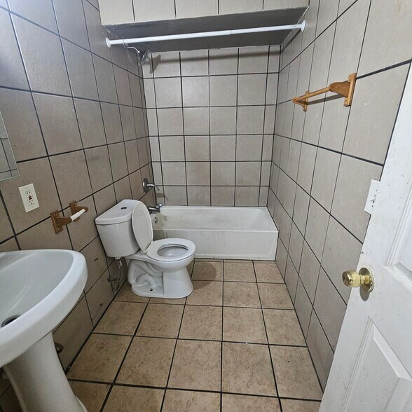 Building Photo - 6503 N 53rd St