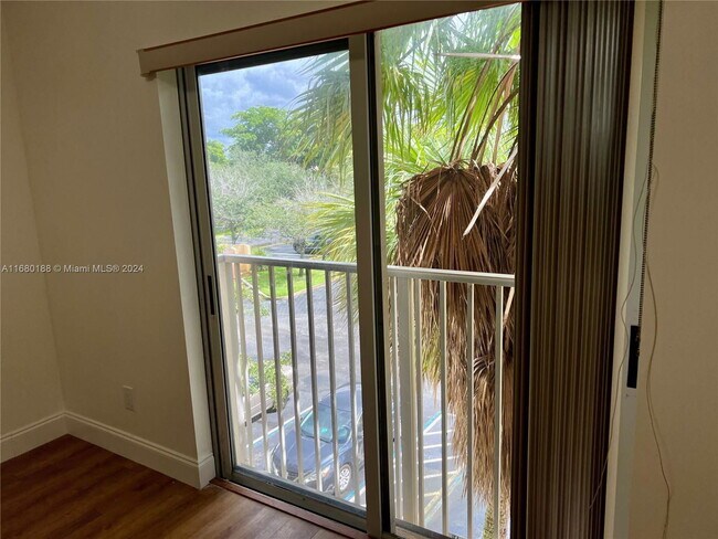 Building Photo - 9905 Westwood Dr