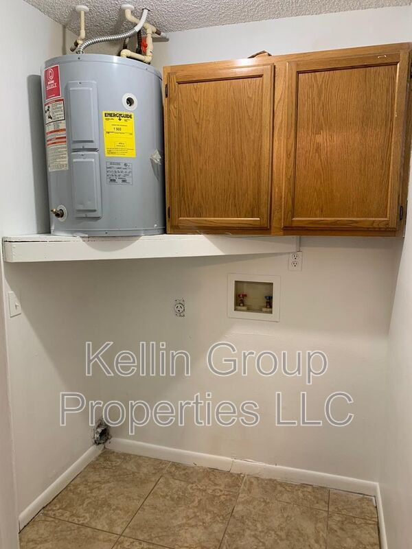 Building Photo - 858 Fox Lake Dr