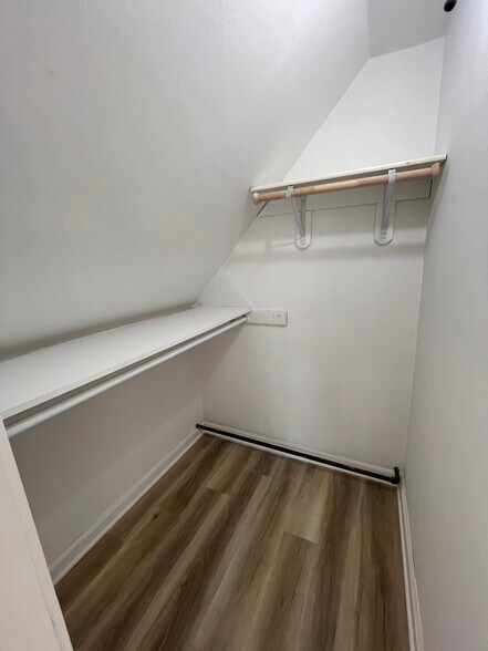 Building Photo - 3040 N Fratney St