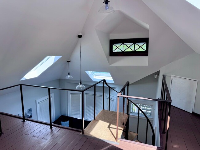 Building Photo - 816-818 Maryland Ave - Upstairs Unit 2