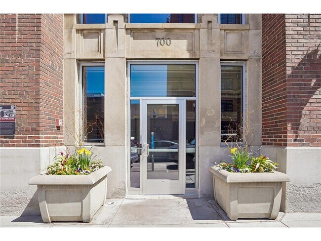 Building Photo - 700 N Washington Ave