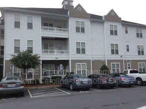Building Photo - 18801 Oakhurst Blvd