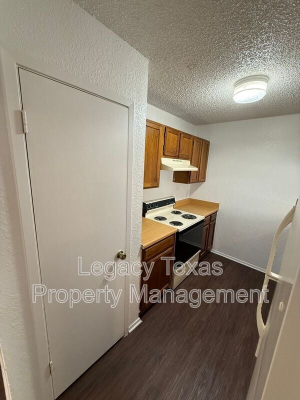 Building Photo - 1715 Short St