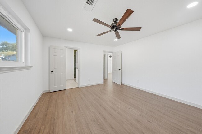 Building Photo - 5002 Cedar Creek Dr