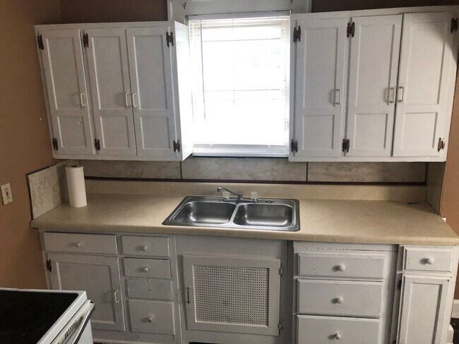 Building Photo - 916 16th St NW