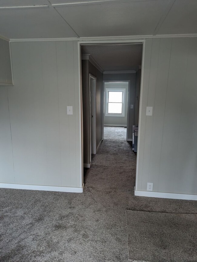 Building Photo - Freshly renovated 4 bedroom 2 bath home in...