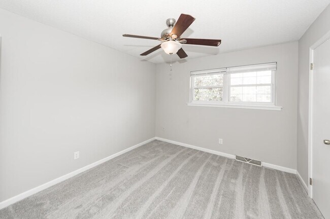 Building Photo - 1305 Mathis Ferry Rd