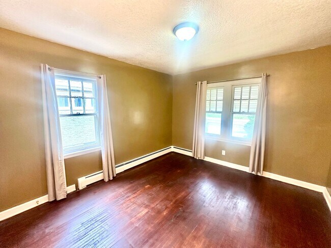 Building Photo - Charming 3 Bedroom Single Family Home Available Now!!