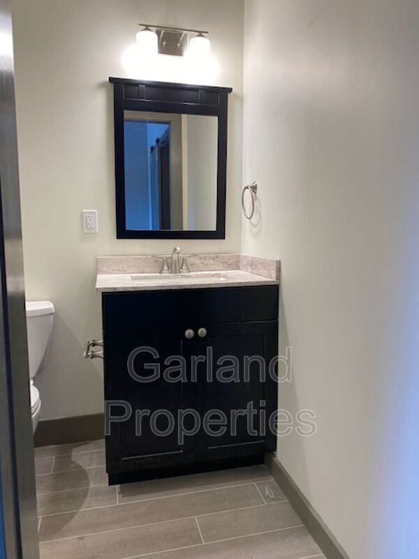 Building Photo - 821 Salem Ave SW