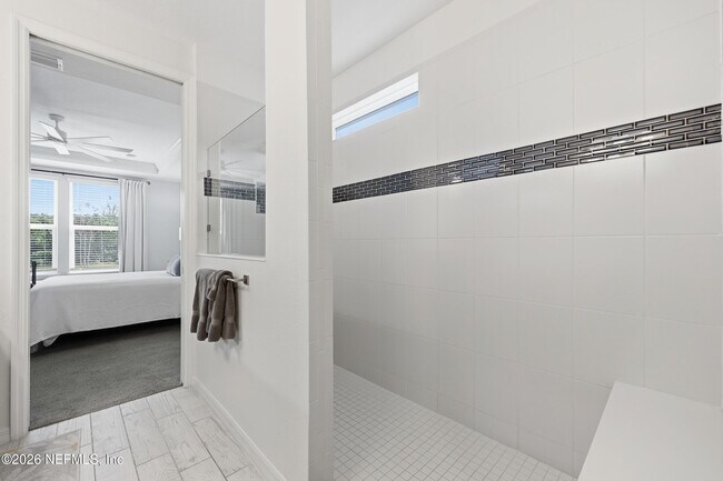 Building Photo - 11130 Town Vw Ct