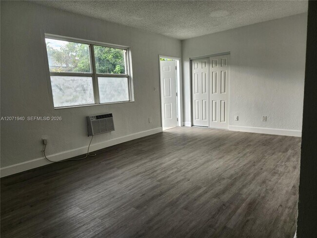 Building Photo - 1239 Marseille Dr