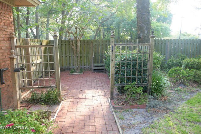 Building Photo - 10996 Raley Creek Dr S