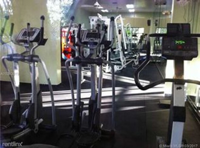 Building Photo - 2550 SW 18th Terrace