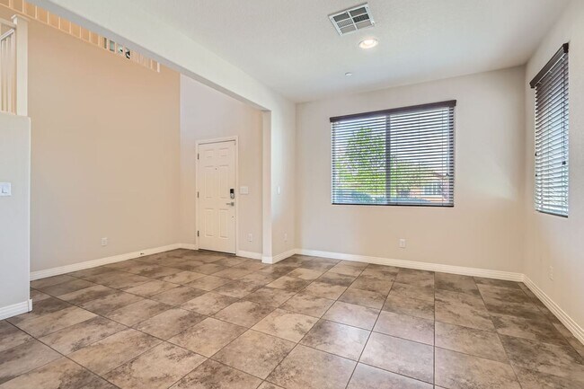 Building Photo - Dont Miss This Gorgeous 4 bed 3 bath plus Loft!