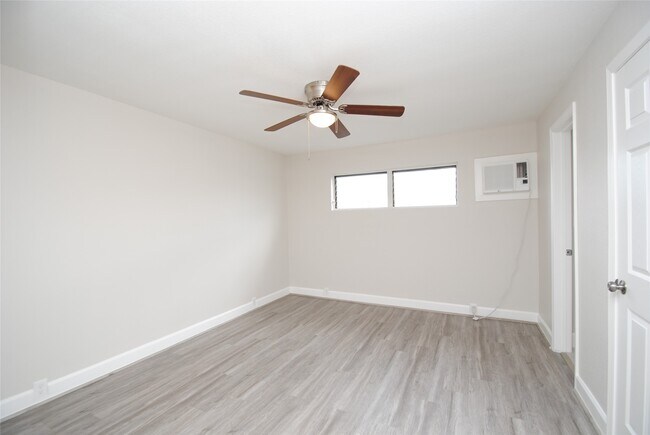 Building Photo - 2515 Yoakum Blvd