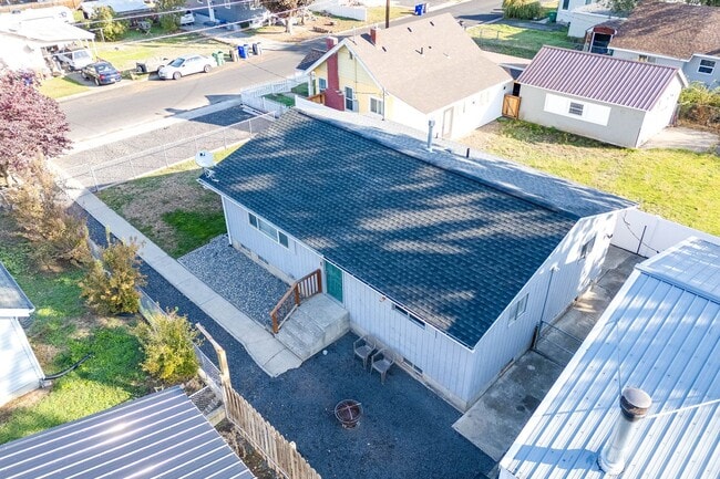 Building Photo - Charming, Partially Remodeled 4-Bedroom Ho...