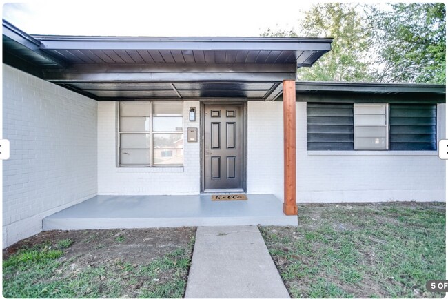 Building Photo - ASK ABOUT OUR VALENTINES DAY MOVE-IN SPECI...