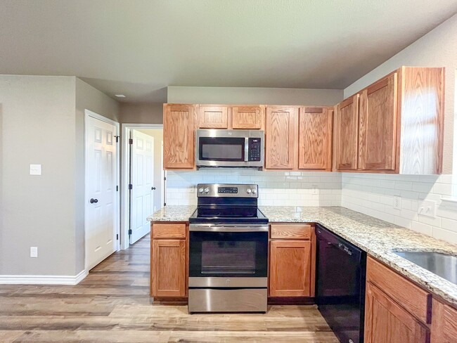 Building Photo - 1617 Pontotoc Trce
