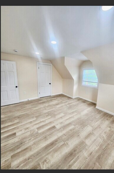 Building Photo - 3555 Lossing St