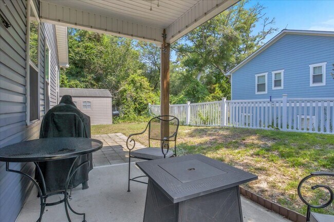 Building Photo - 302 Deer Trail