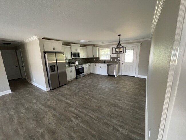 Building Photo - Maryville 37803 - 3 bedroom, 2 bath rancher - Call Ed Johnson (865) 924-5045