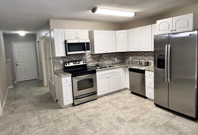 Building Photo - 606 Virginia Oak Ct