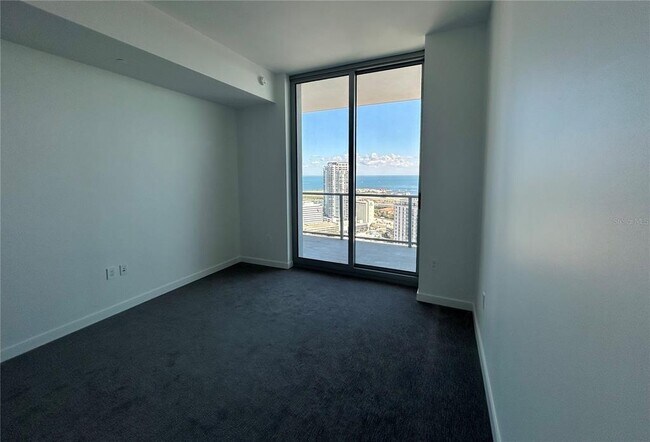 Building Photo - 400 Central Ave