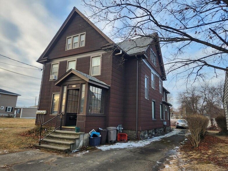 Building Photo - 661 Park Pl