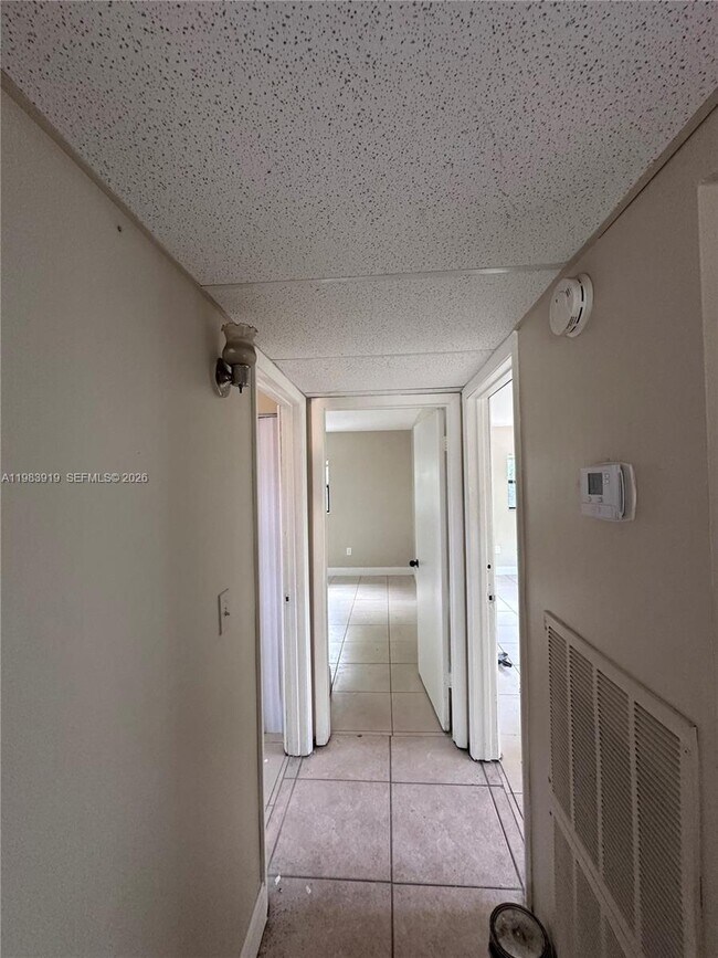 Building Photo - 320 NW 33rd Ave